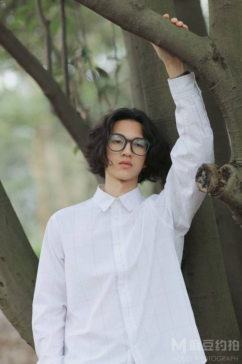 情绪模特