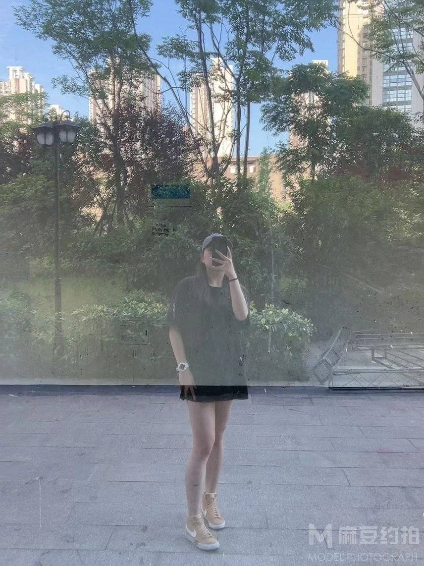 黑白模特