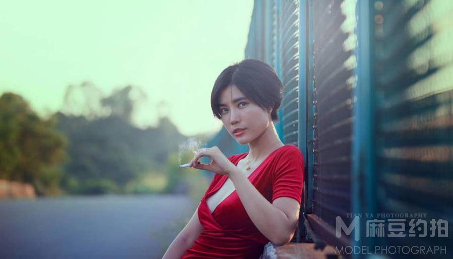 情绪模特