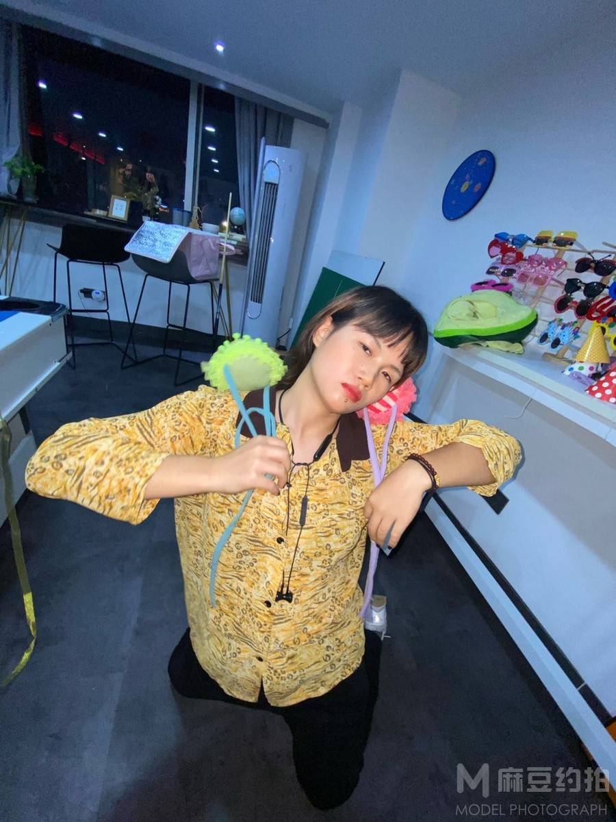 情绪模特