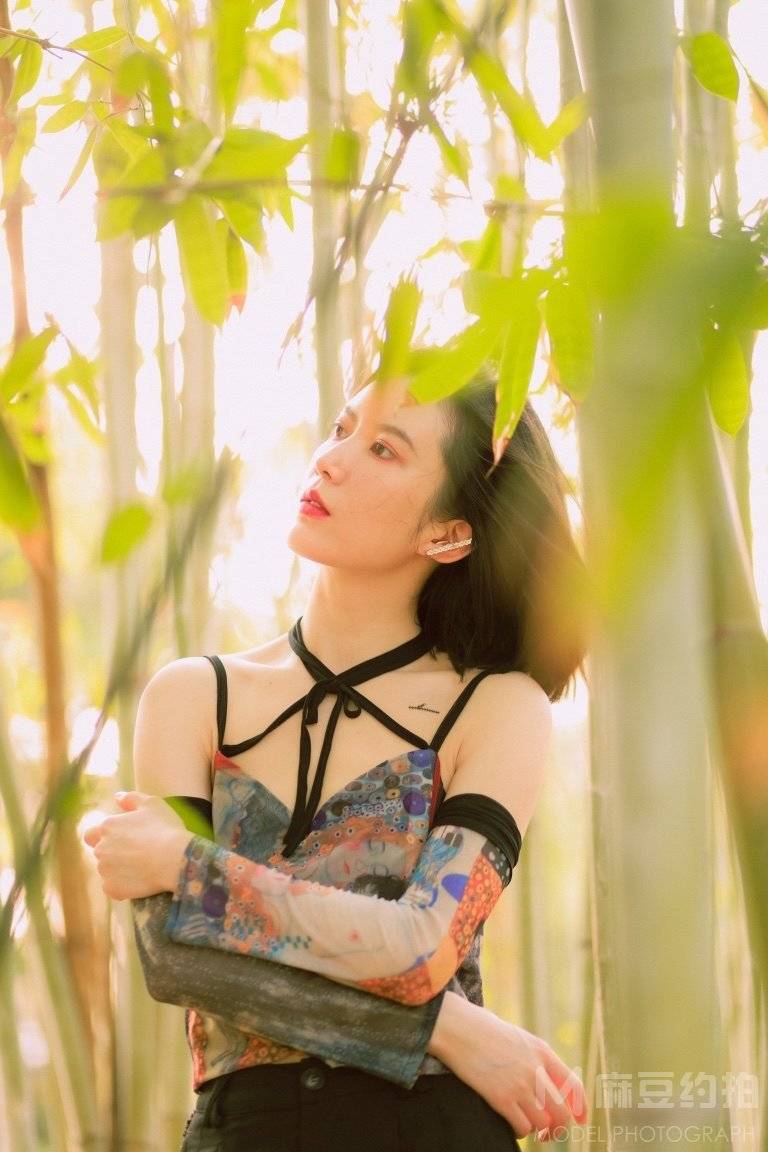 情绪模特