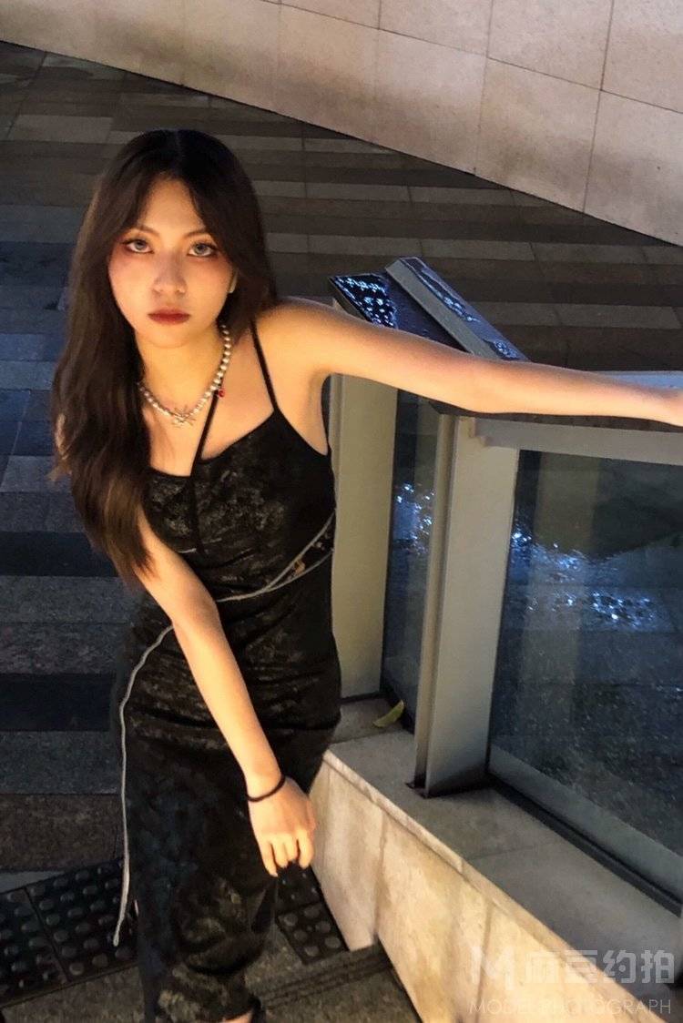 黑白模特