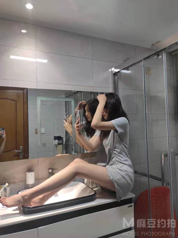 黑白模特
