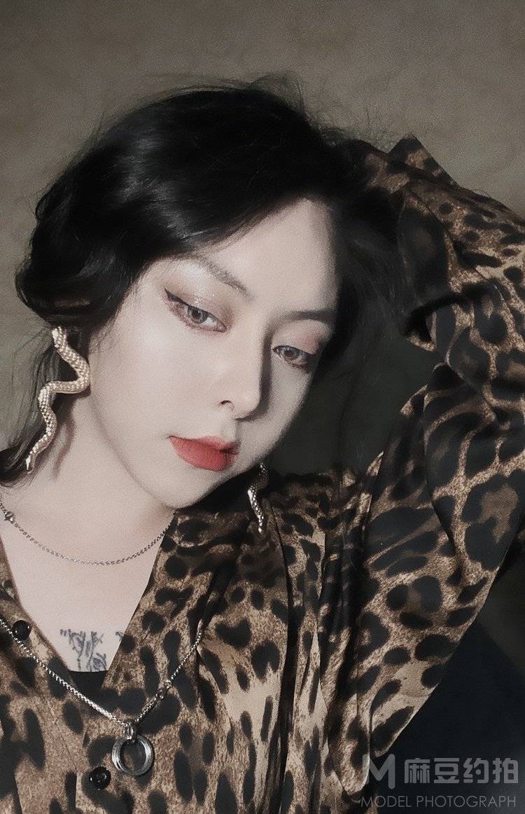 情绪模特