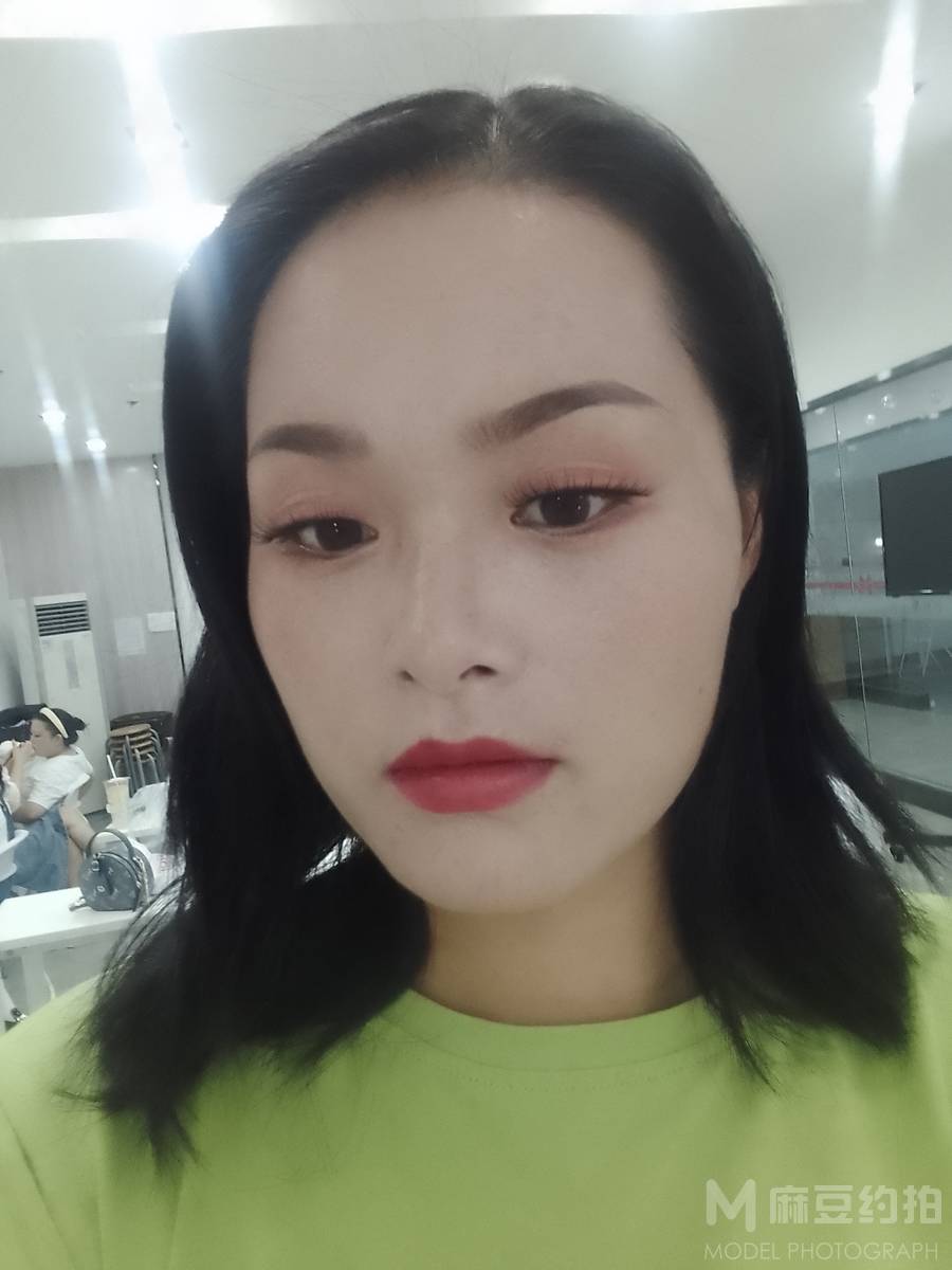 妆容模特