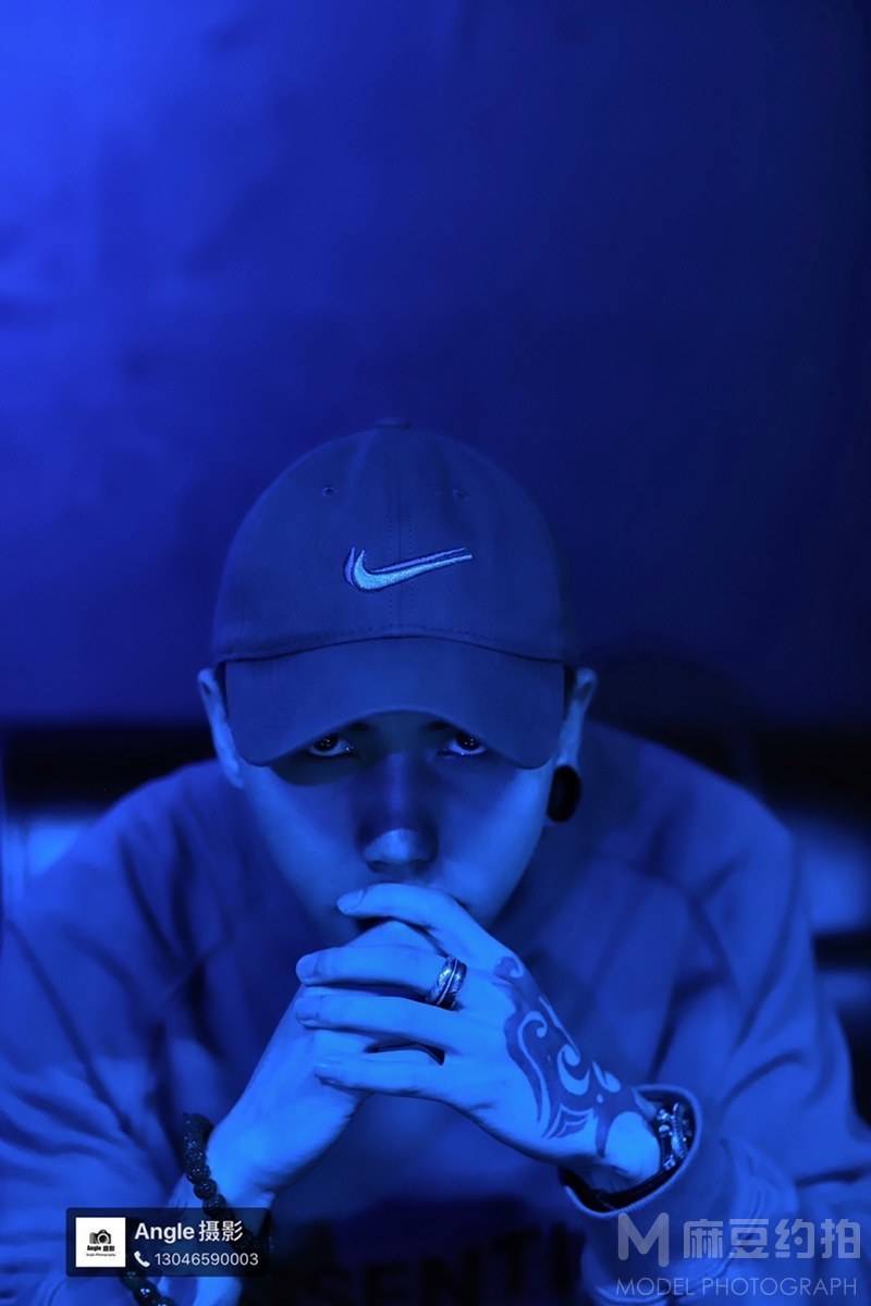 情绪模特