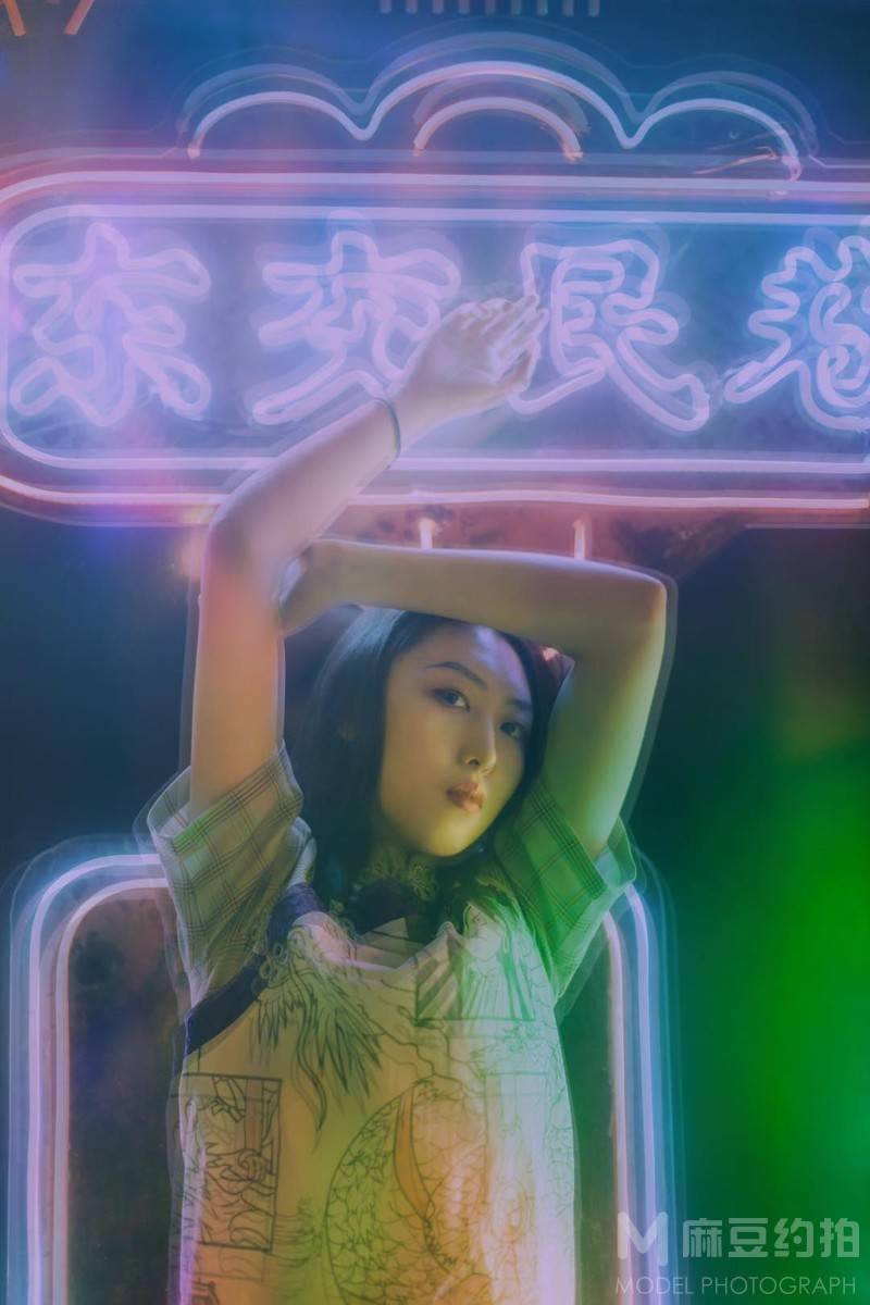 情绪模特