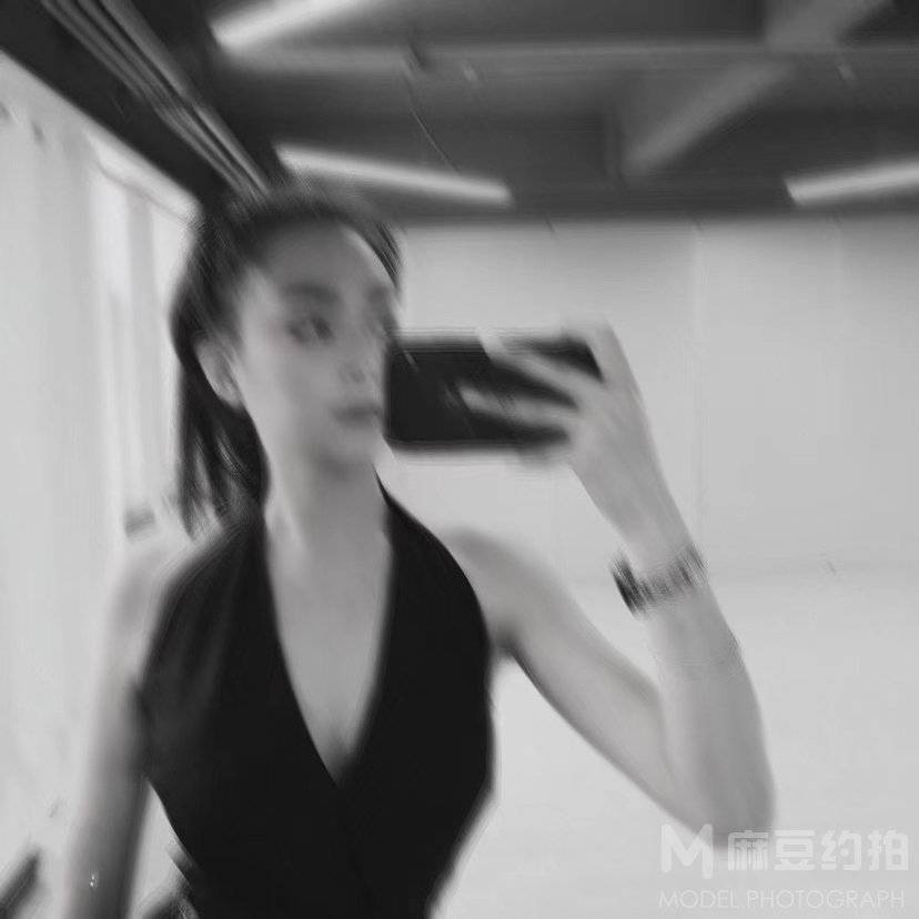 黑白模特