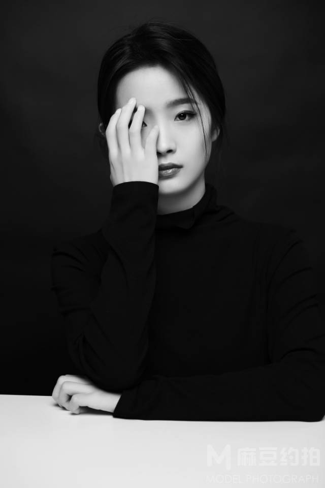 黑白模特