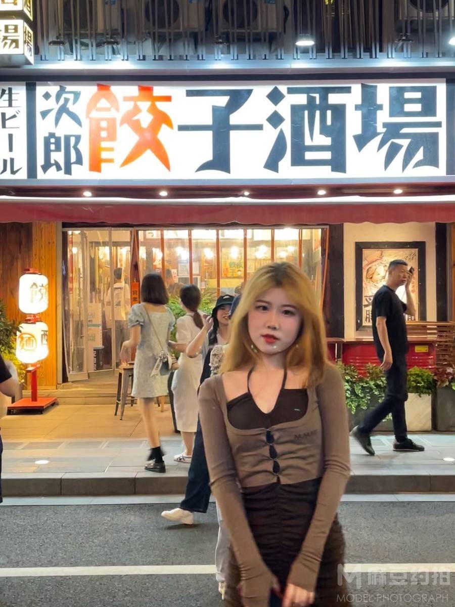 情绪模特