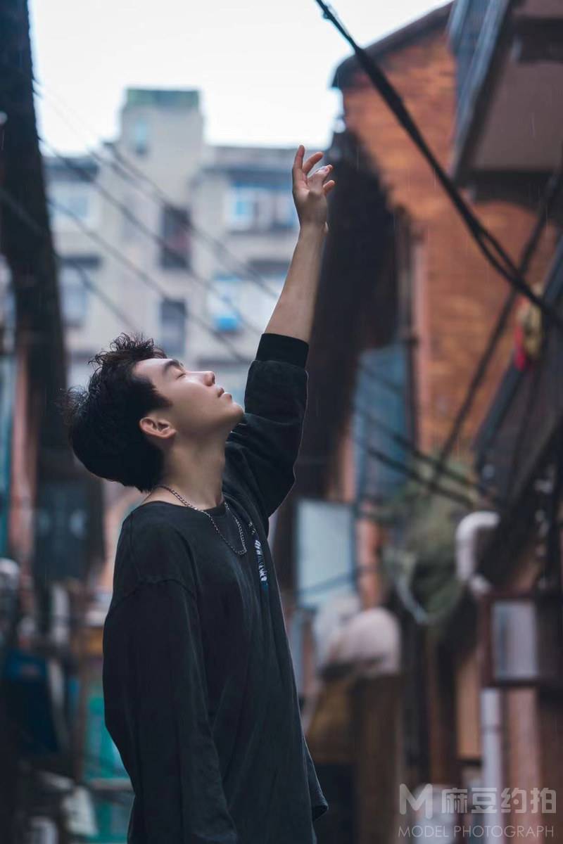情绪模特