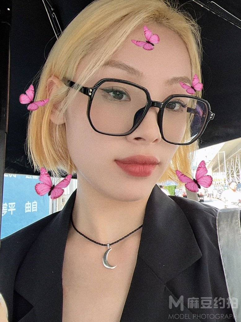黑白模特