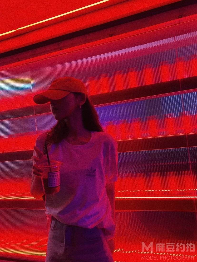 情绪模特
