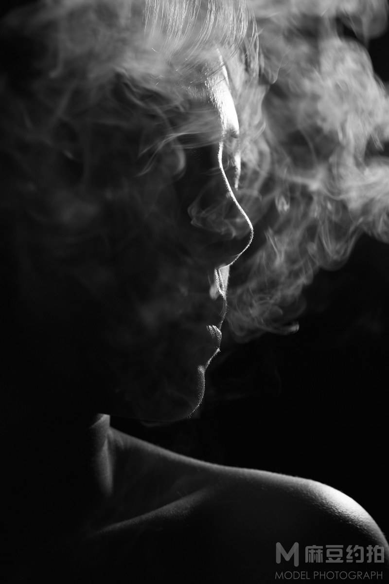 黑白模特