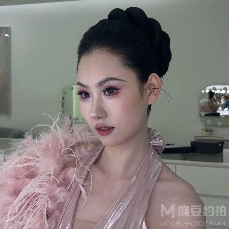 妆容模特