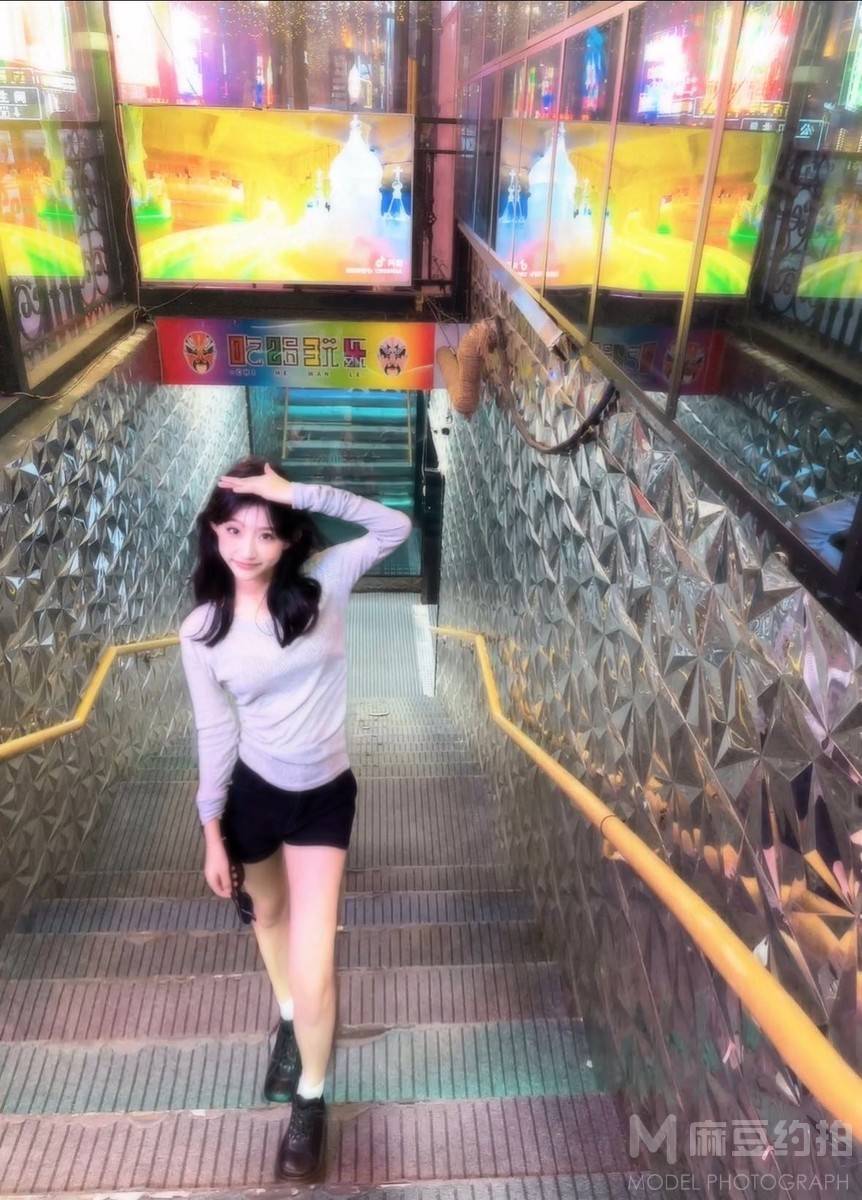 情绪模特