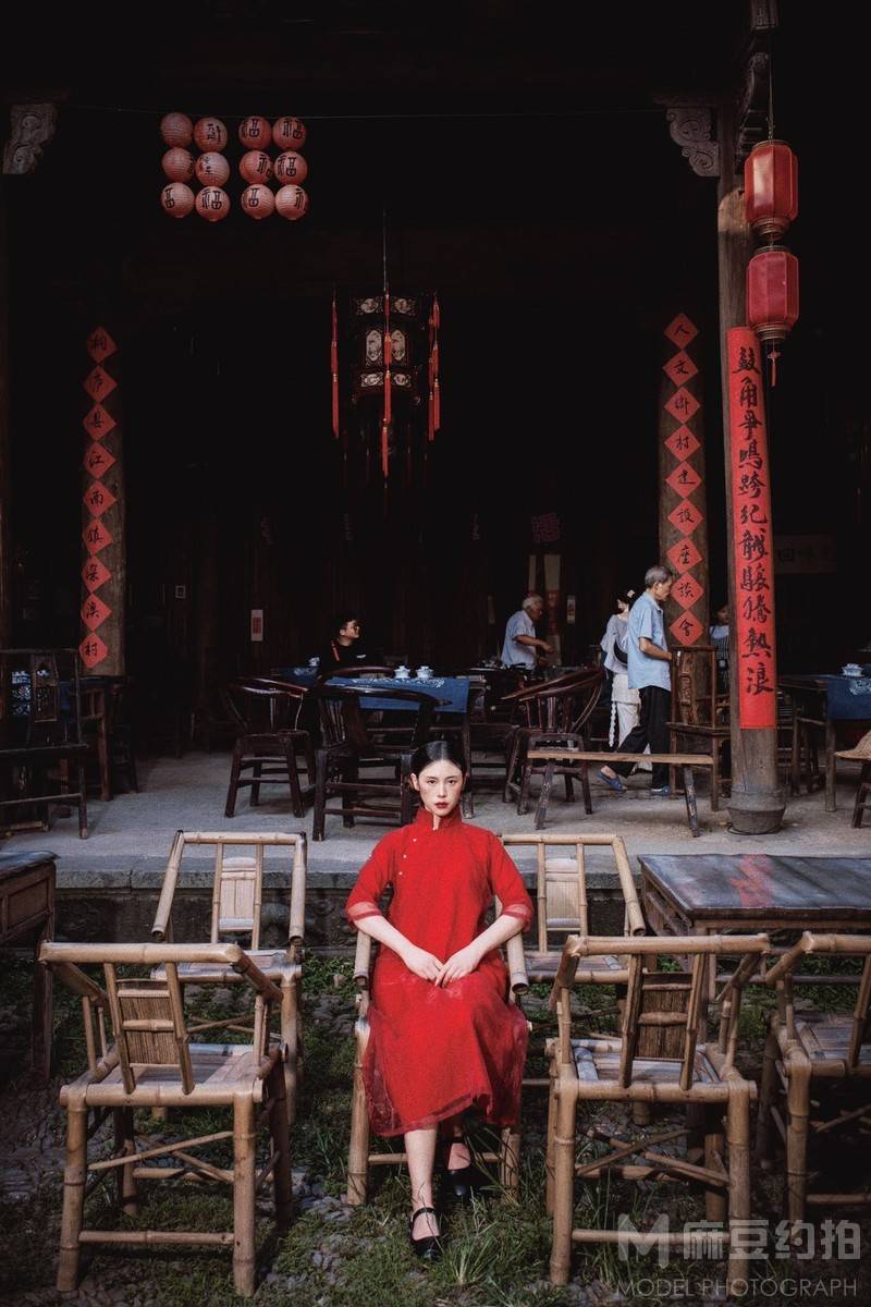 情绪模特