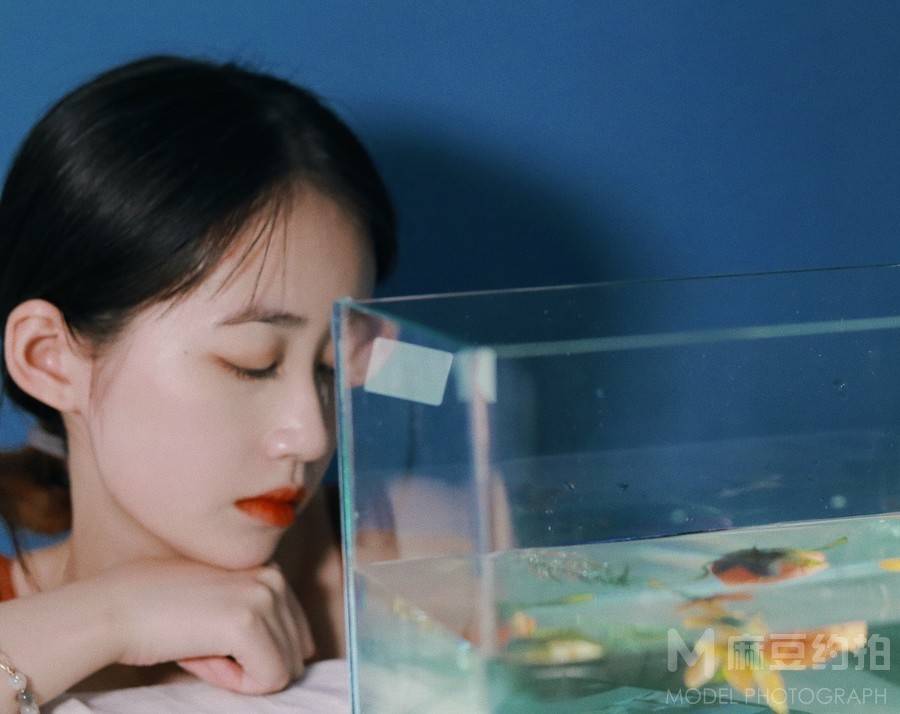 情绪模特