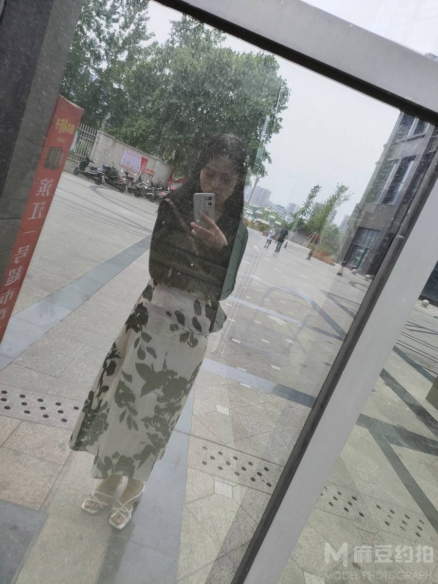 黑白模特