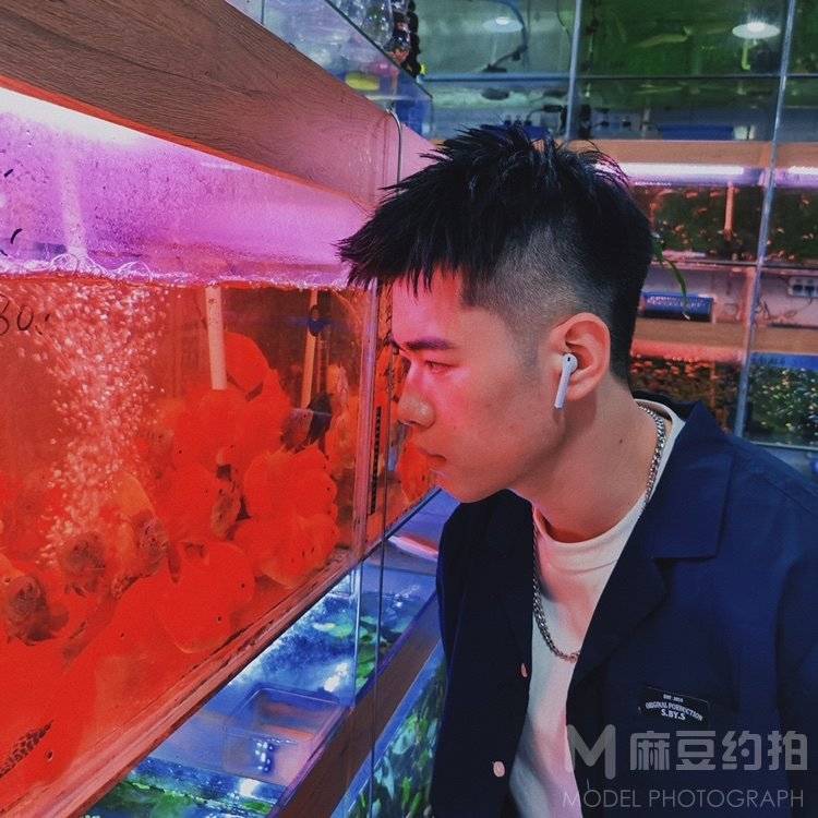 情绪模特