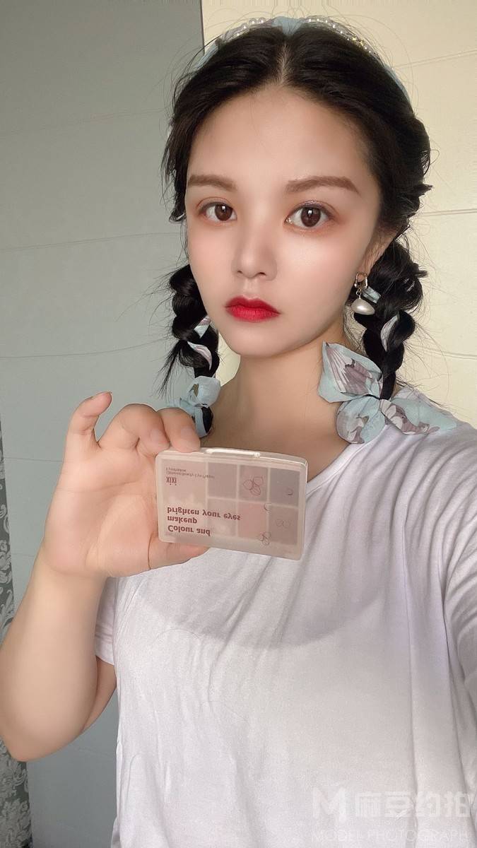 妆容模特