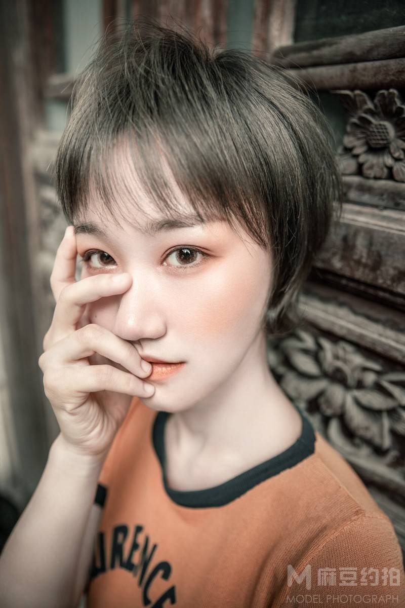 情绪模特