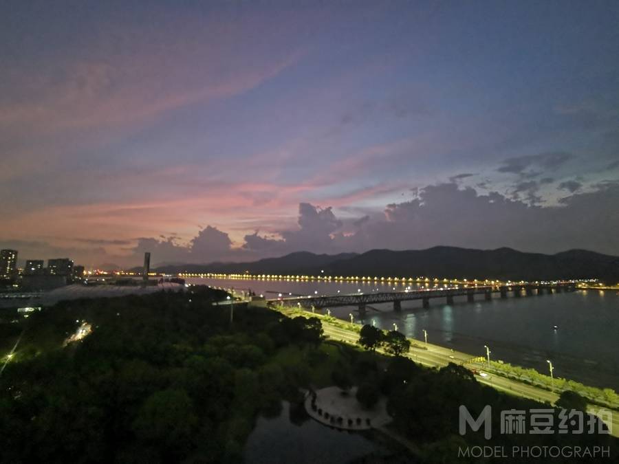 夜景模特