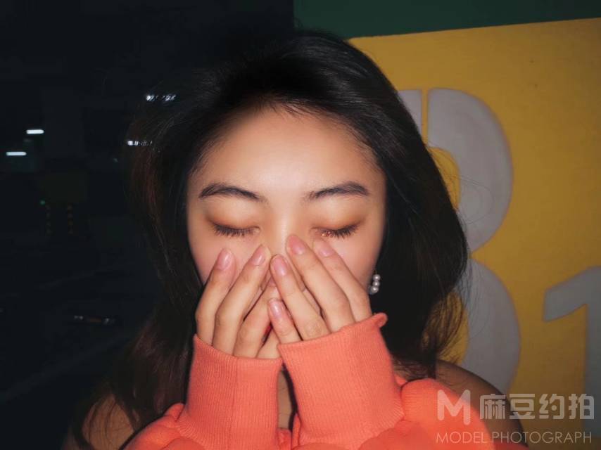 情绪模特