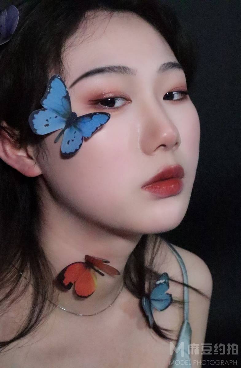 情绪模特