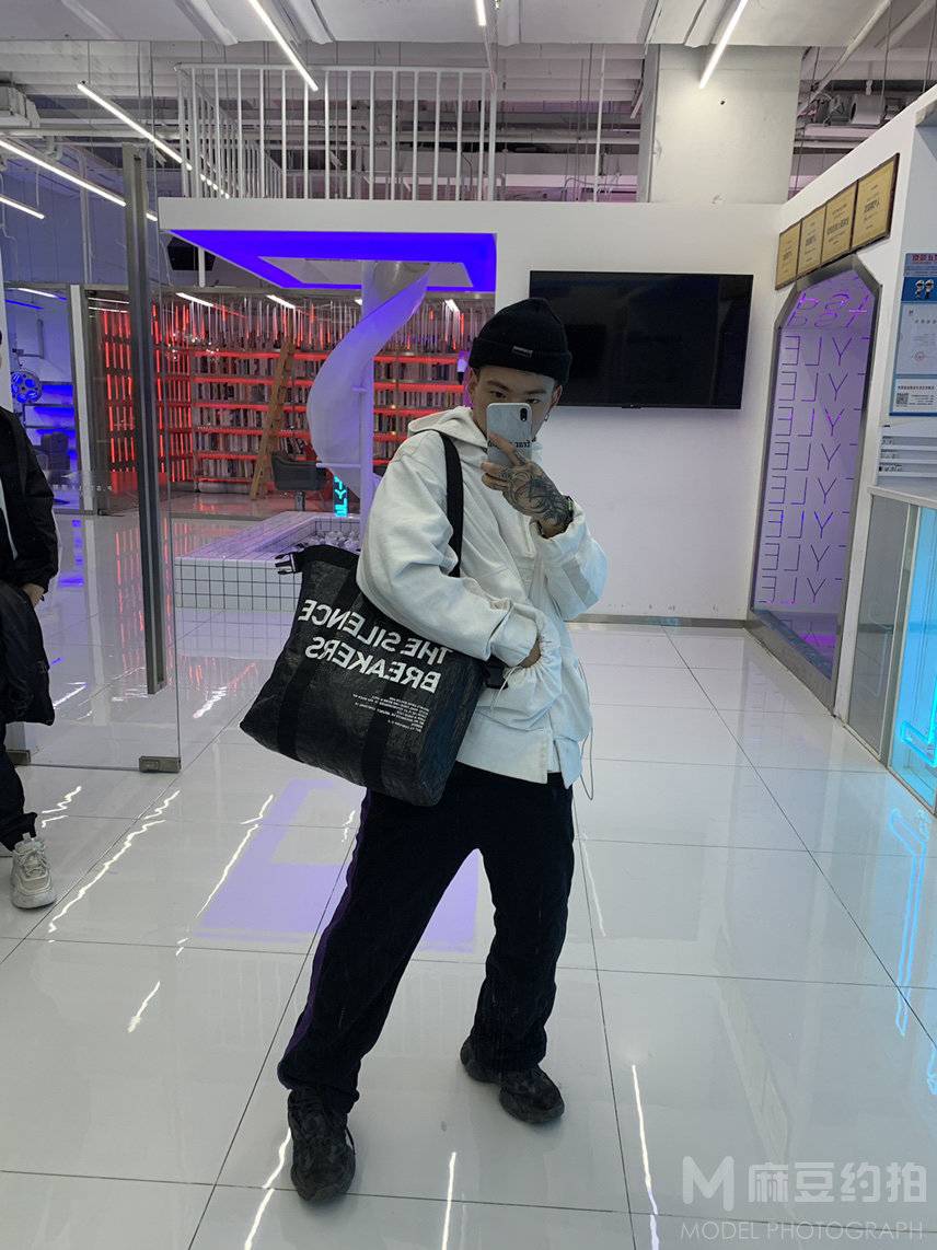 黑白模特