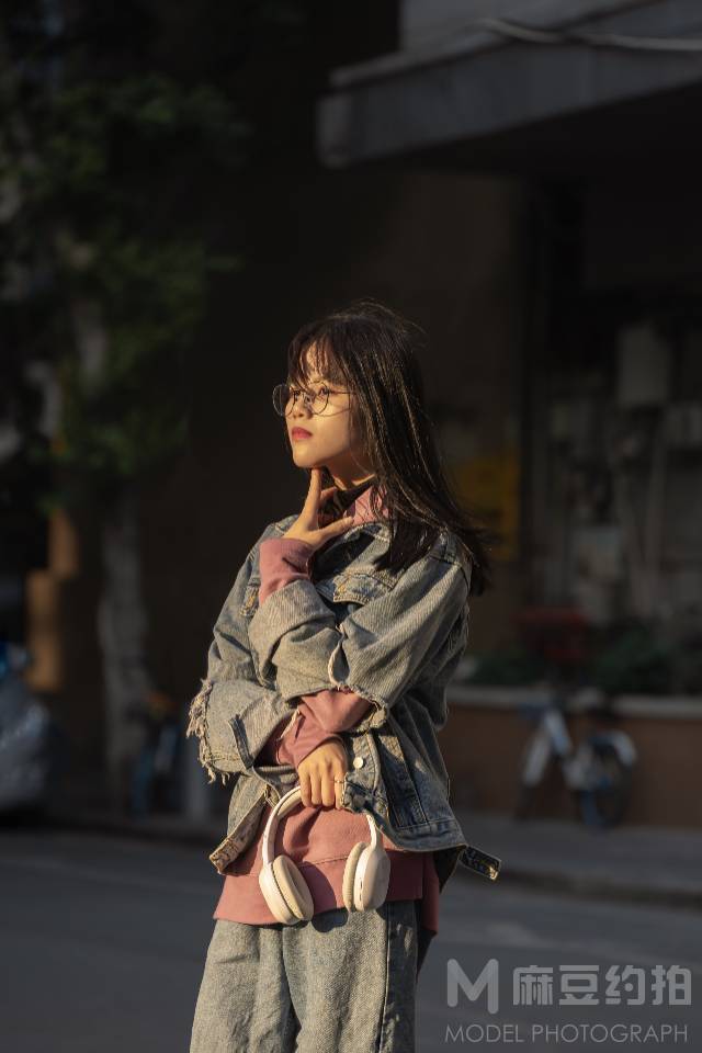 情绪模特