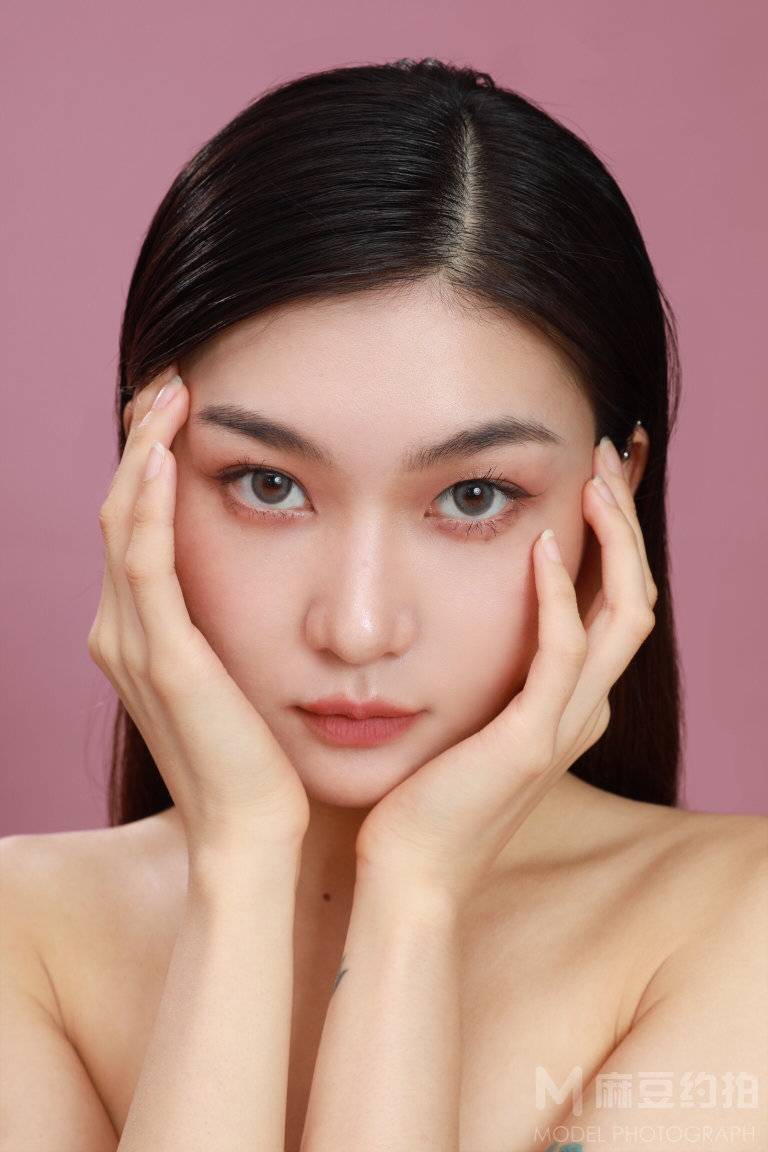 妆容模特