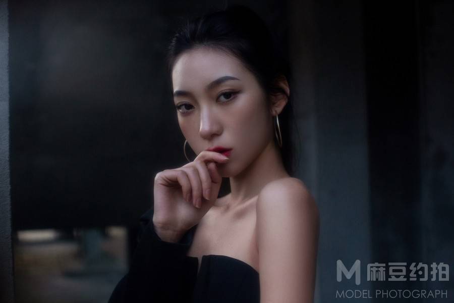 黑白模特