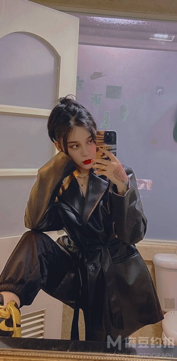 黑白模特