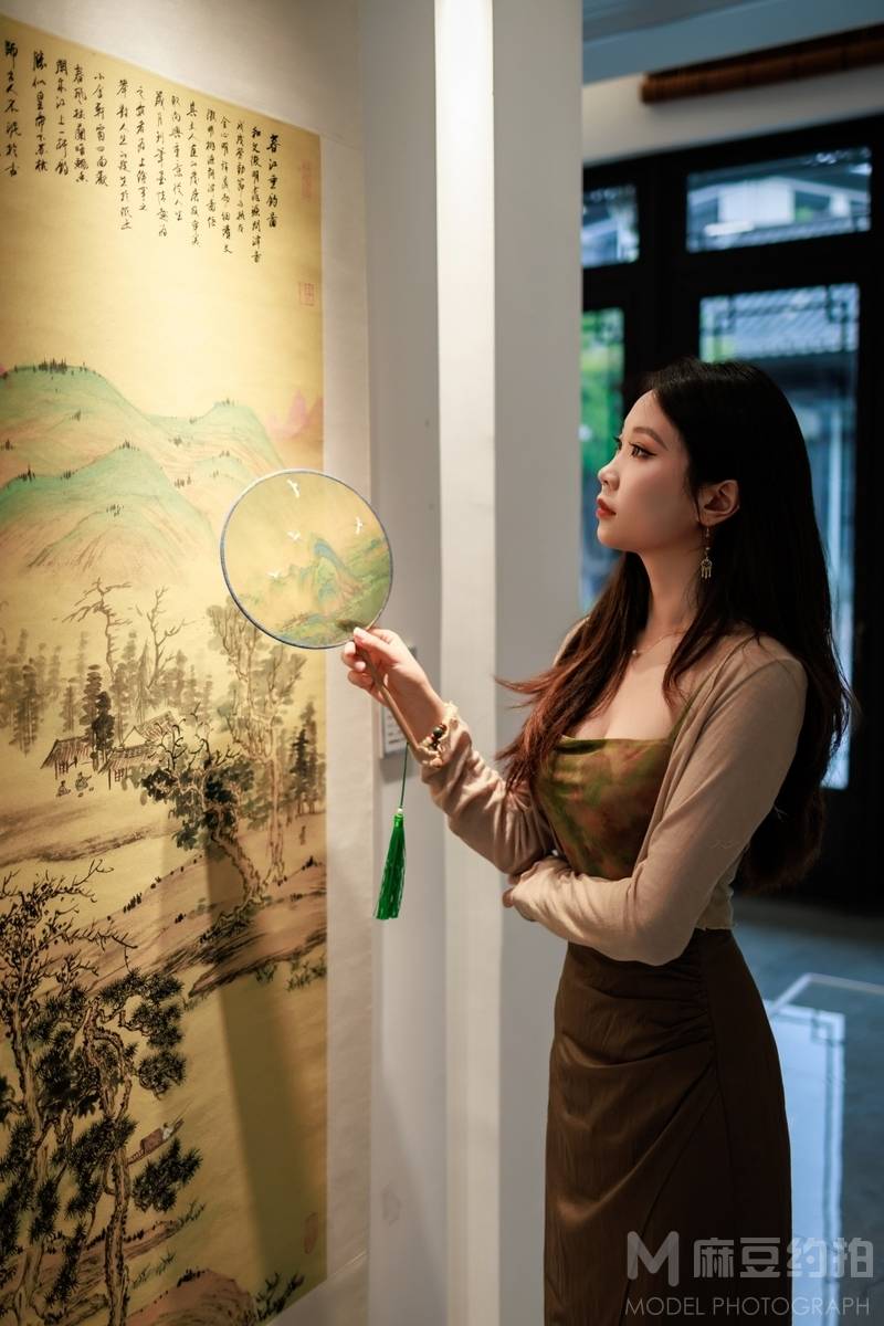 情绪模特