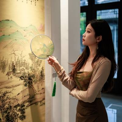 情绪模特