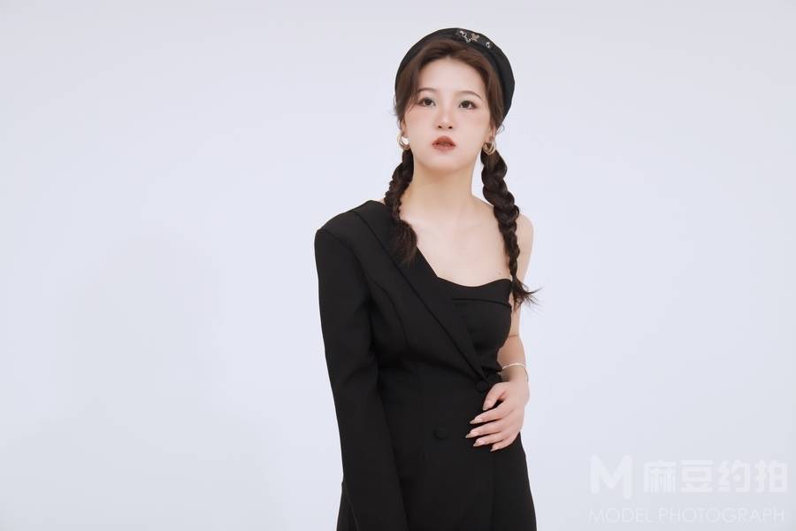 黑白模特