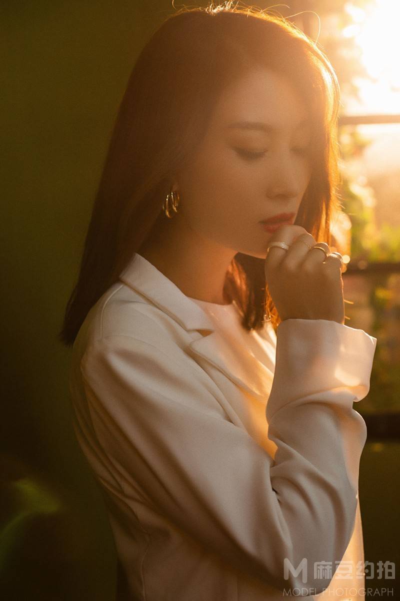 情绪模特