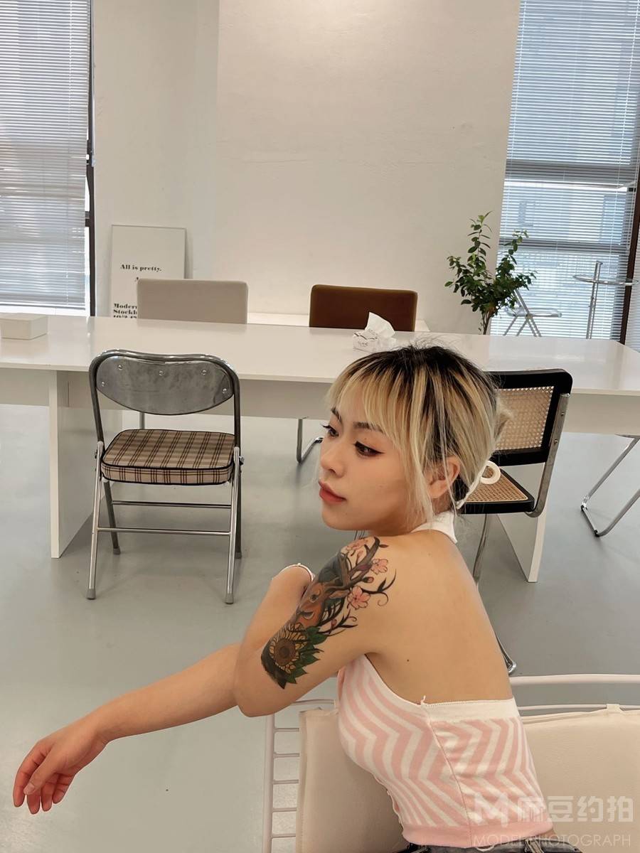 情绪模特