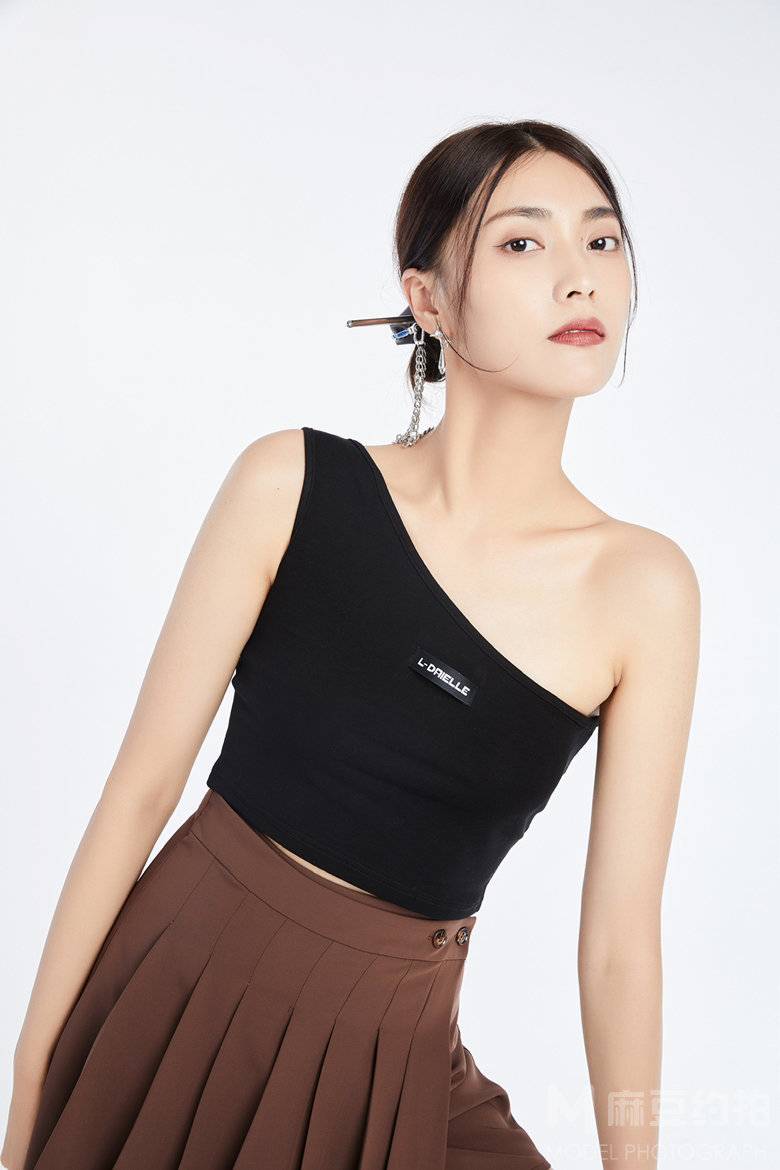 黑白模特
