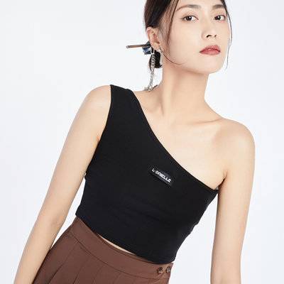 黑白模特