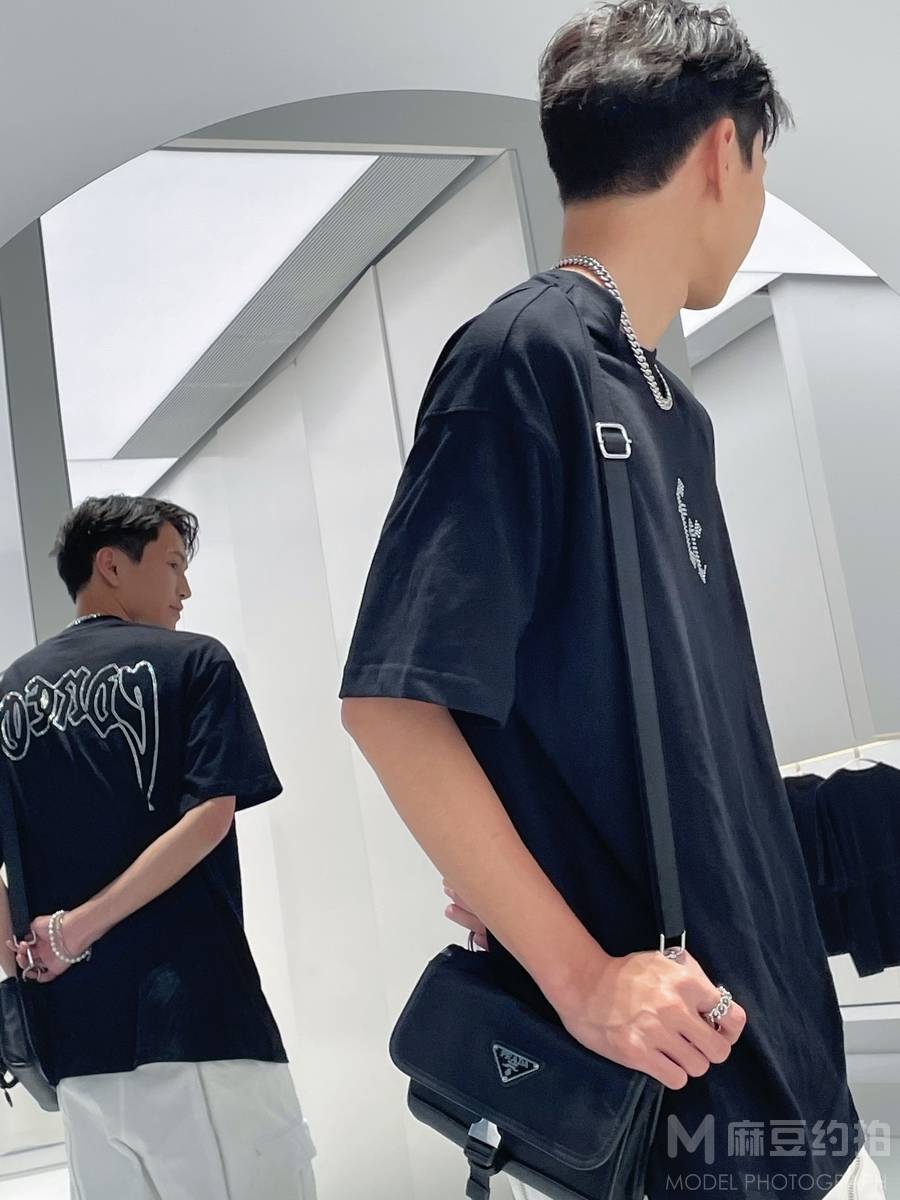 黑白模特