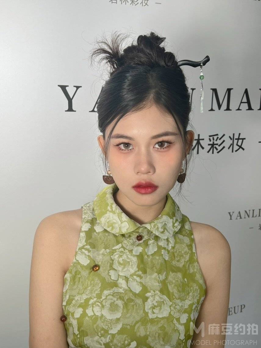 妆容模特