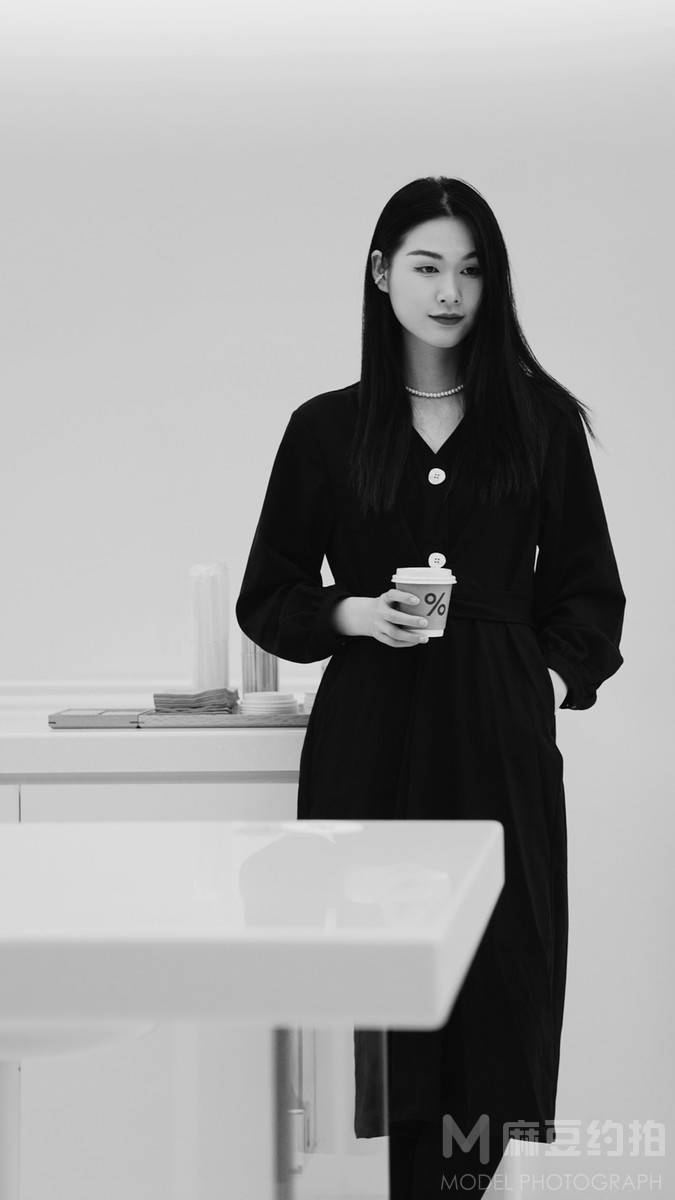 黑白模特