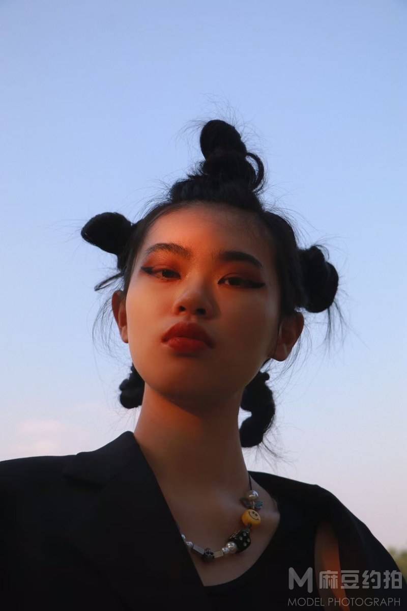 情绪模特