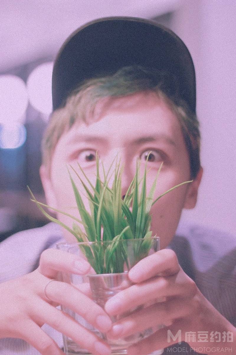 情绪模特