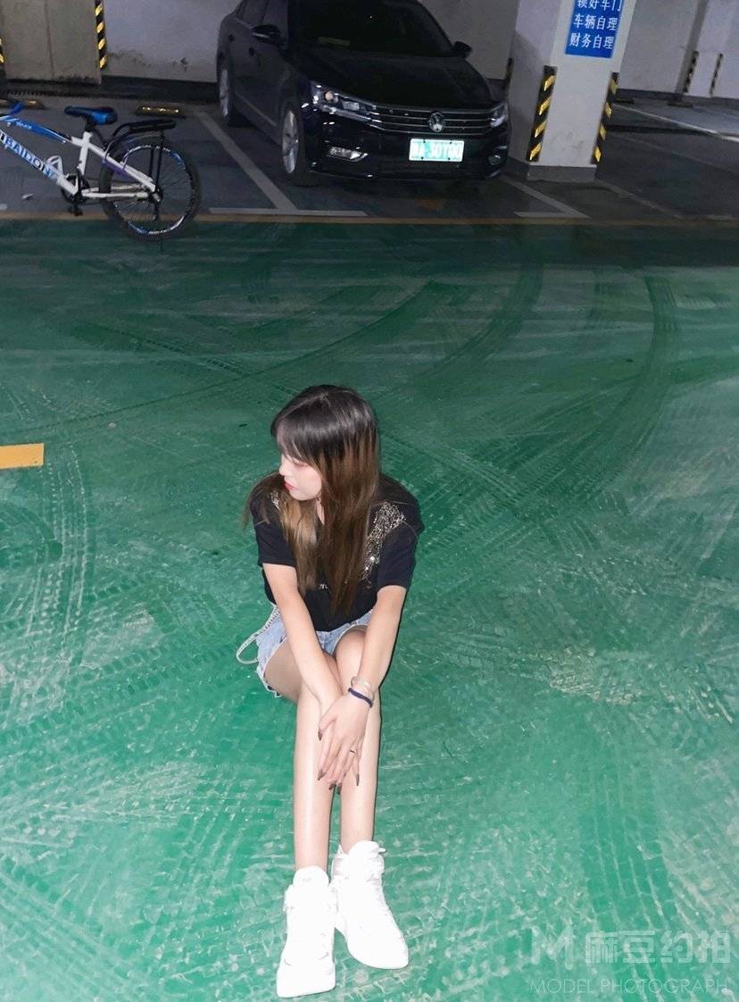 黑白模特