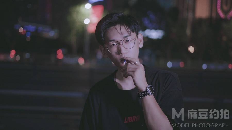 情绪模特