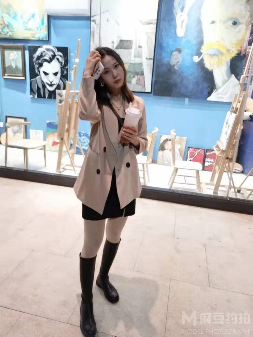 情绪模特