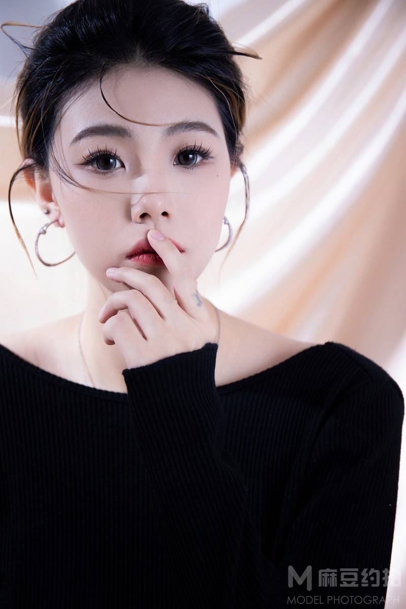 黑白模特